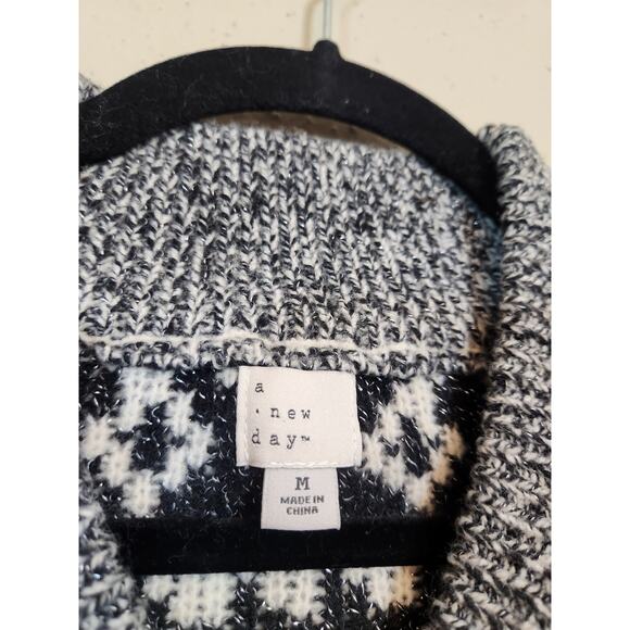 A New Day Cheers Women's Black White Crew Neck Pullover Sweater Size Medium - Picture 3 of 7